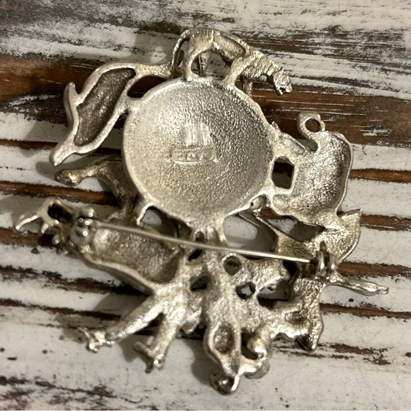 AJC Vintage Brooch Multiple Animals Around the World Earth Planet Silver Tone - Picture 7 of 9